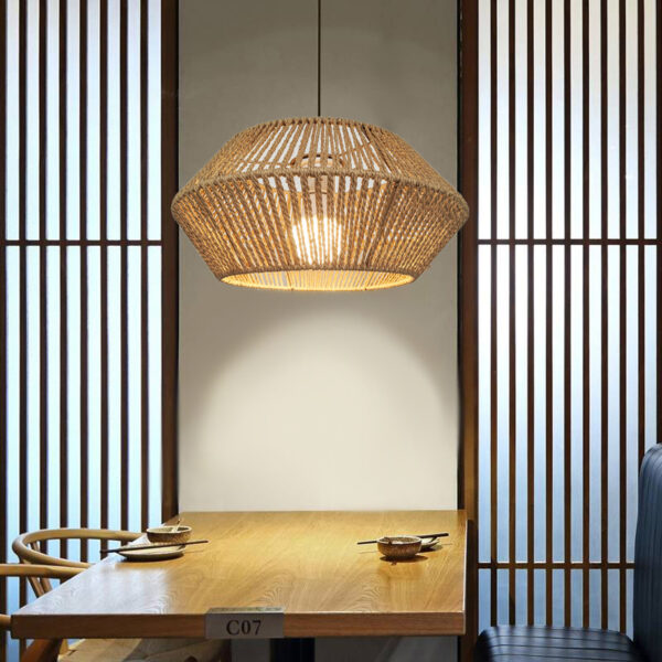Lampa w stylu Boho ręcznie wykonana z naturalnego sznura jutowego oraz metalowego korpusu 32cm E27